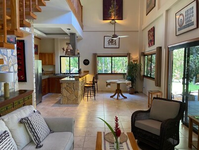 Chalet en medio de la naturaleza, con hermosa vista al río y senderismo.