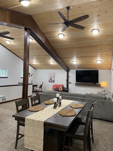 Farm Stay with your Horse! Upstairs Loft for you, updated Barn for your horse!