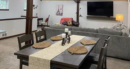 Farm Stay with your Horse! Upstairs Loft for you, updated Barn for your horse!