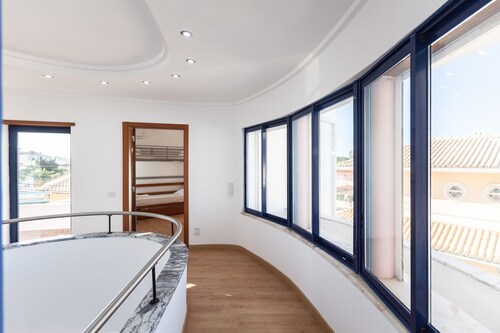 FLH Caparica Town House with Pool
