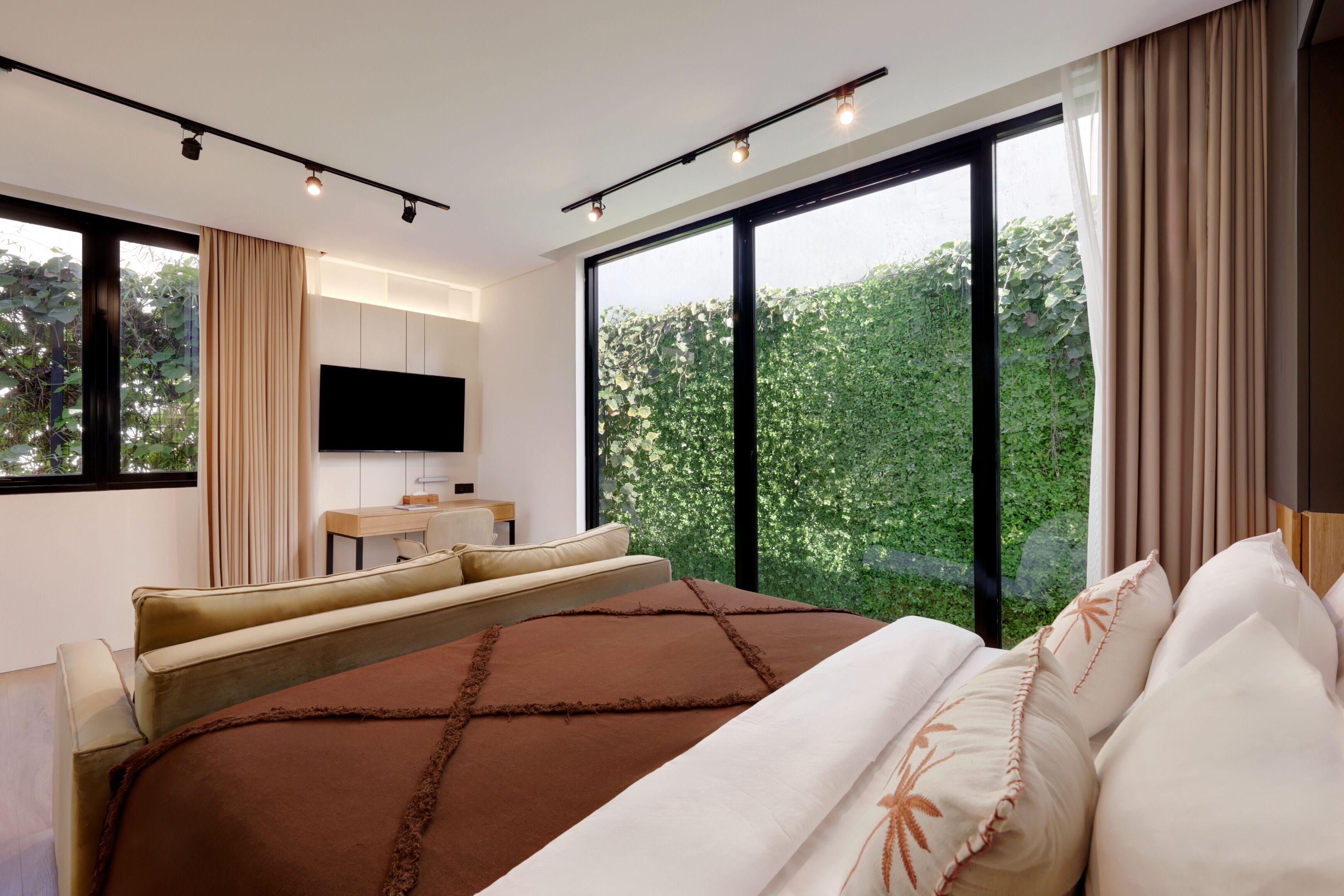 2 bedrooms, in-room safe, desk, laptop workspace