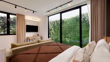 2 bedrooms, in-room safe, desk, laptop workspace