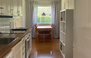 Fridge, stovetop, dishwasher, coffee/tea maker - Beautiful home in Färjestaden with WiFi (Färjestaden)