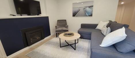 Smart TV, fireplace