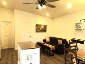 Smart TV - Relax and enjoy the peaceful oasis in beautiful central costal California 
 (Atascadero)