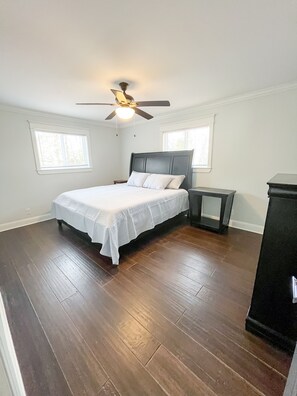 3 bedrooms, free WiFi, bed sheets - Extravagance Meets Comfort, with neighborhood Lake access. (Hot Springs)