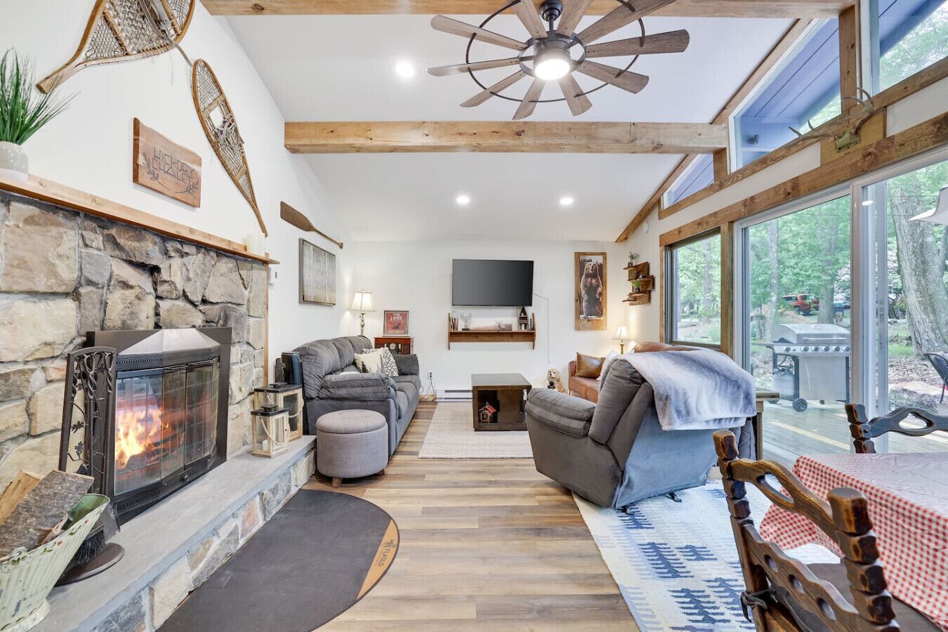 TV, fireplace, stereo