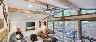 KingBed+Cabin+quiet+new renovation+foliage+ski