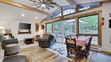 TV, fireplace, stereo