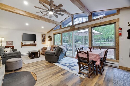 KingBed+Cabin+quiet+new renovation+foliage+ski