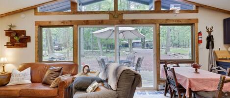 TV, fireplace, stereo