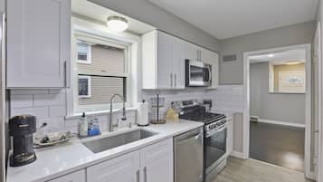 Réfrigérateur, micro-ondes, four, lave-vaisselle