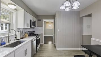 Réfrigérateur, micro-ondes, four, lave-vaisselle