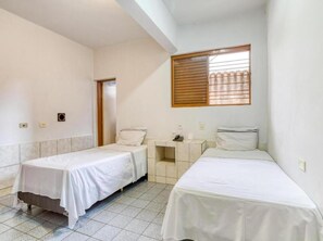 Kamar Double atau Twin Standar, Beberapa Tempat Tidur | 1 kamar tidur, meja kerja, Wi-Fi gratis, dan seprai linen