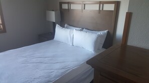 4 quartos, ferros/tábuas de passar roupa, Wi-Fi, roupa de cama