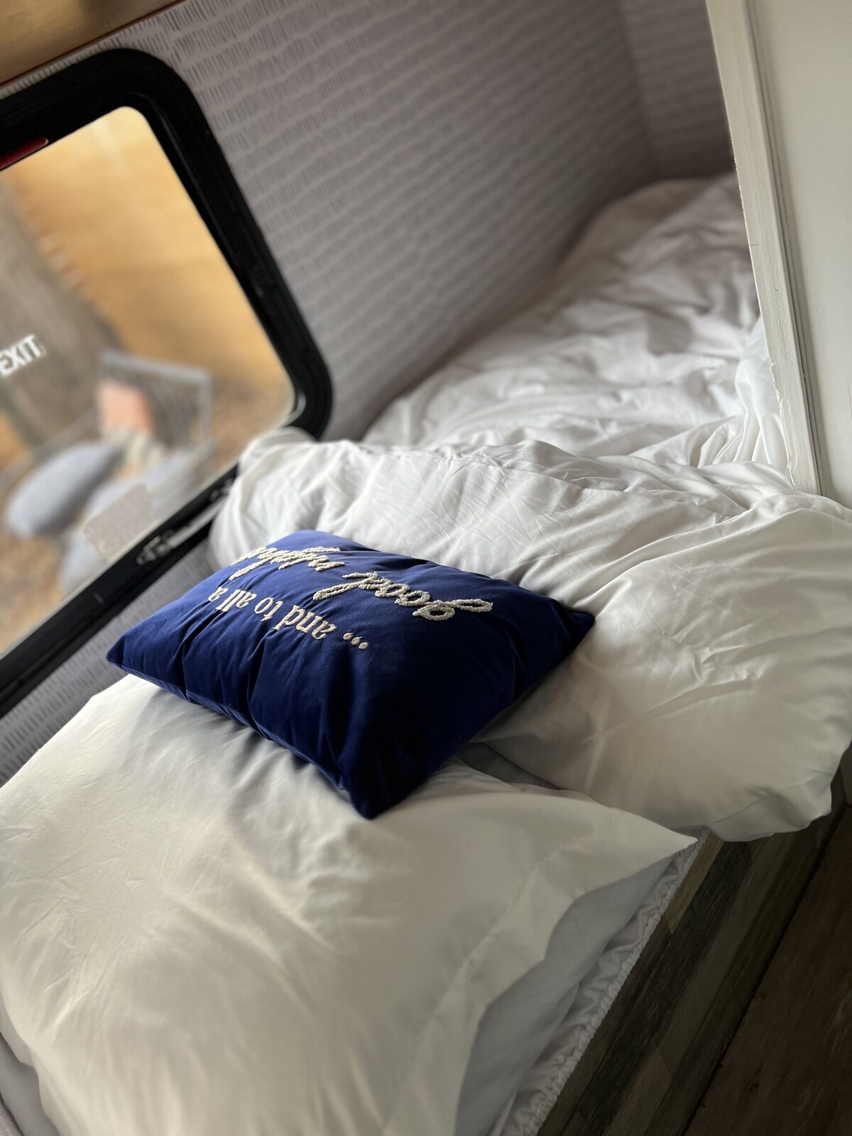 READ ALL DESCRIPTION before booking-Fully fenced/Very Private! pets welcome!