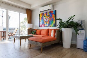 En 50-tommers smart-TV med kabel-kanaler