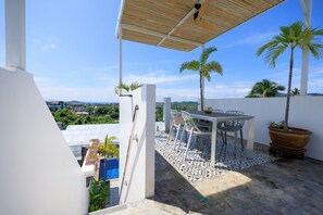 Outdoor dining - Pearl Seaview Villa with Private Gym (Rawai)