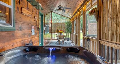 Moose Lodge-Toccoa River HotTub-Sleep 8. Beautiful North Georgia Mountains