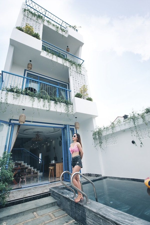 Fireplace, printers - Hoi An Lazy Bear Hostel (Da Nang)