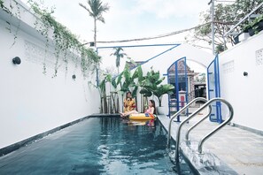 Outdoor pool - Hoi An Lazy Bear Hostel (Da Nang)