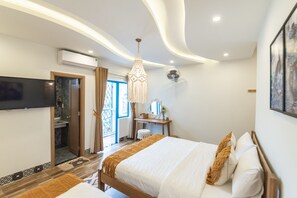 Deluxe Twin Room, 1 Bedroom, Garden View | In-room safe, individually decorated, desk, iron/ironing board - Hoi An Lazy Bear Hostel (Da Nang)