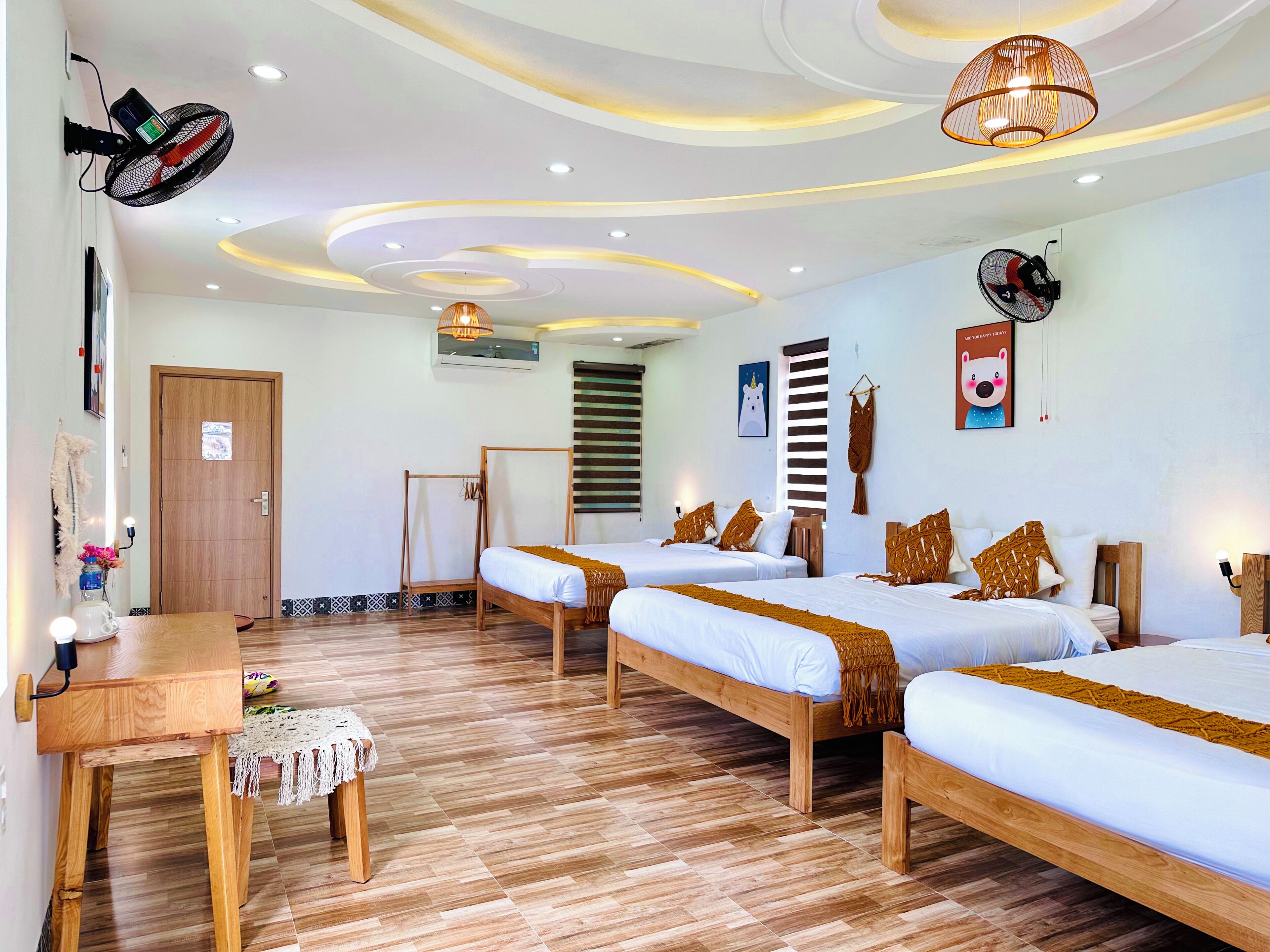 Tripla Economy | Una cassaforte in camera, con stile personalizzato, una scrivania