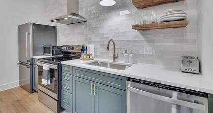 Charming Guest House - Dog Friendly - Parking