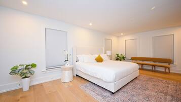 5 bedrooms, desk, iron/ironing board, WiFi