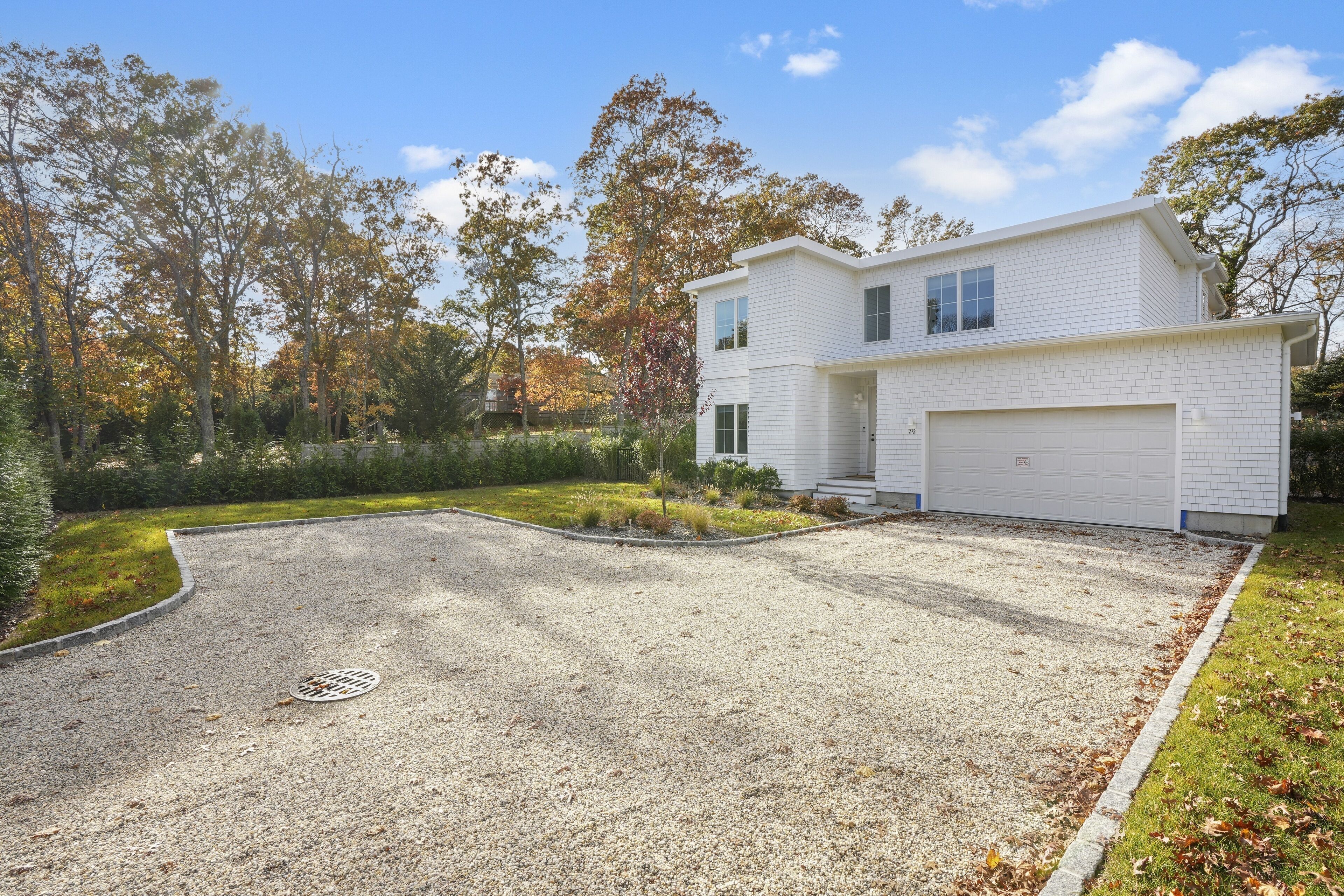 Chic Southampton Getaway w/Heated Pool. Minutes away from village & beach.