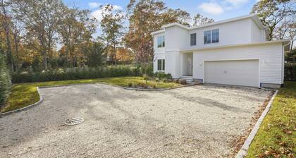 Chic Southampton Getaway w/Heated Pool. Minutes away from village & beach.