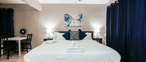 アイロン / アイロン台、旅行用ベビーベッド、WiFi (無料)、ベッドシーツ