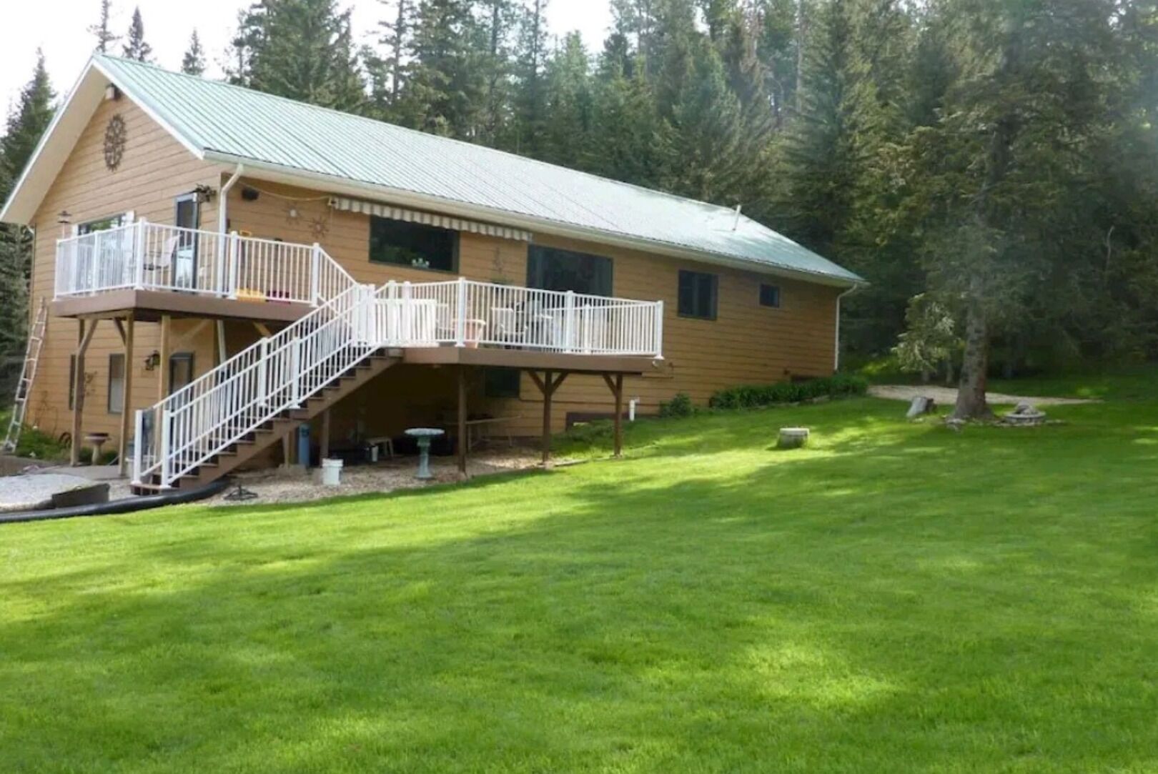 The Ponderosa Hideaway by the Creek 4bd 3b, close to ATV trails Sleeps 12