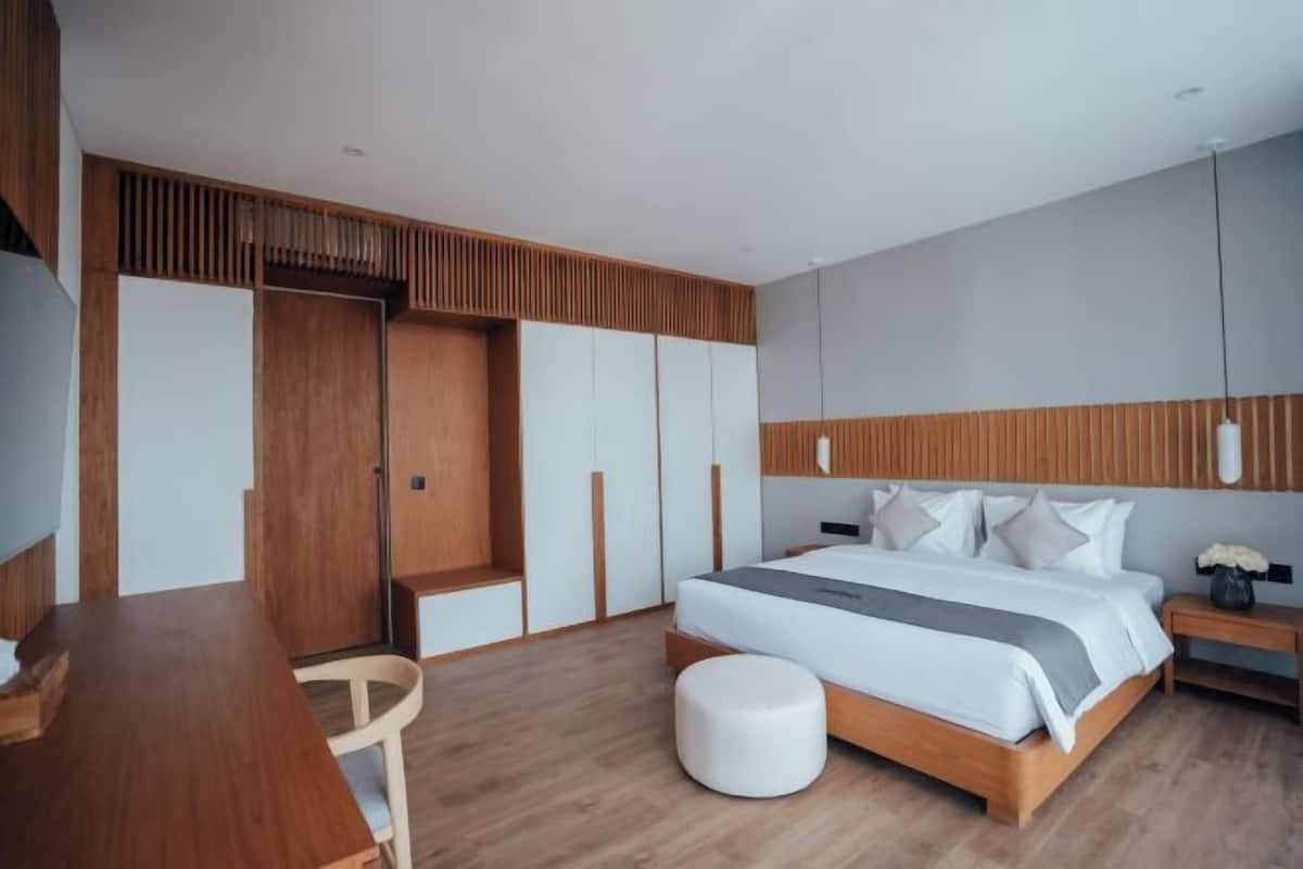 2 bedrooms, in-room safe, desk, laptop workspace