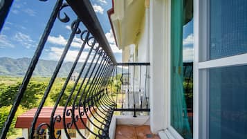 Twin Room with Mountain View and Balcony | Balcony