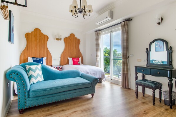 Twin Room with Mountain View and Balcony