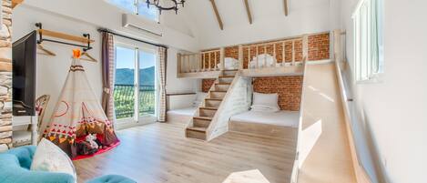 Chambre Familiale, balcon, vue montagne