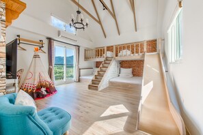 Family room for six with mountain view and balcony | Free WiFi, bed sheets - Wilderness 1138 Huelien B&B (Shoufeng)