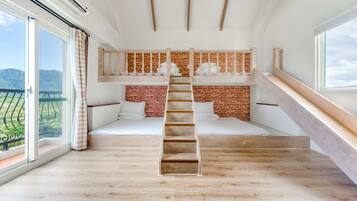 Camera familiare, balcone, vista montagna | Wi-Fi gratuito, lenzuola