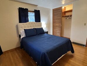 3 slaapkamers, een strijkplank/strijkijzer, gratis wifi, beddengoed
