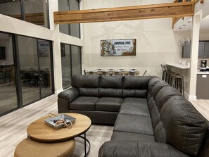 Smart-tv och eldstad