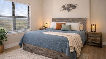 6 slaapkamers, een strijkplank/strijkijzer, reisbedje, wifi