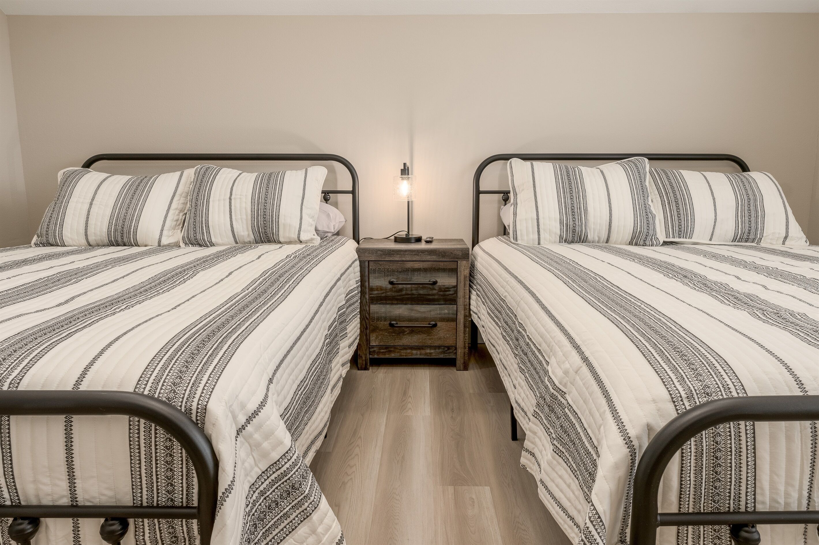 6 makuuhuonetta, silitysrauta/-lauta, vauvan matkasänky, Wi-Fi