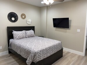 6 bedrooms, iron/ironing board, travel crib, WiFi - Discounted rates for Winter! Table Rock views! 6 Bdm (Cape Fair)