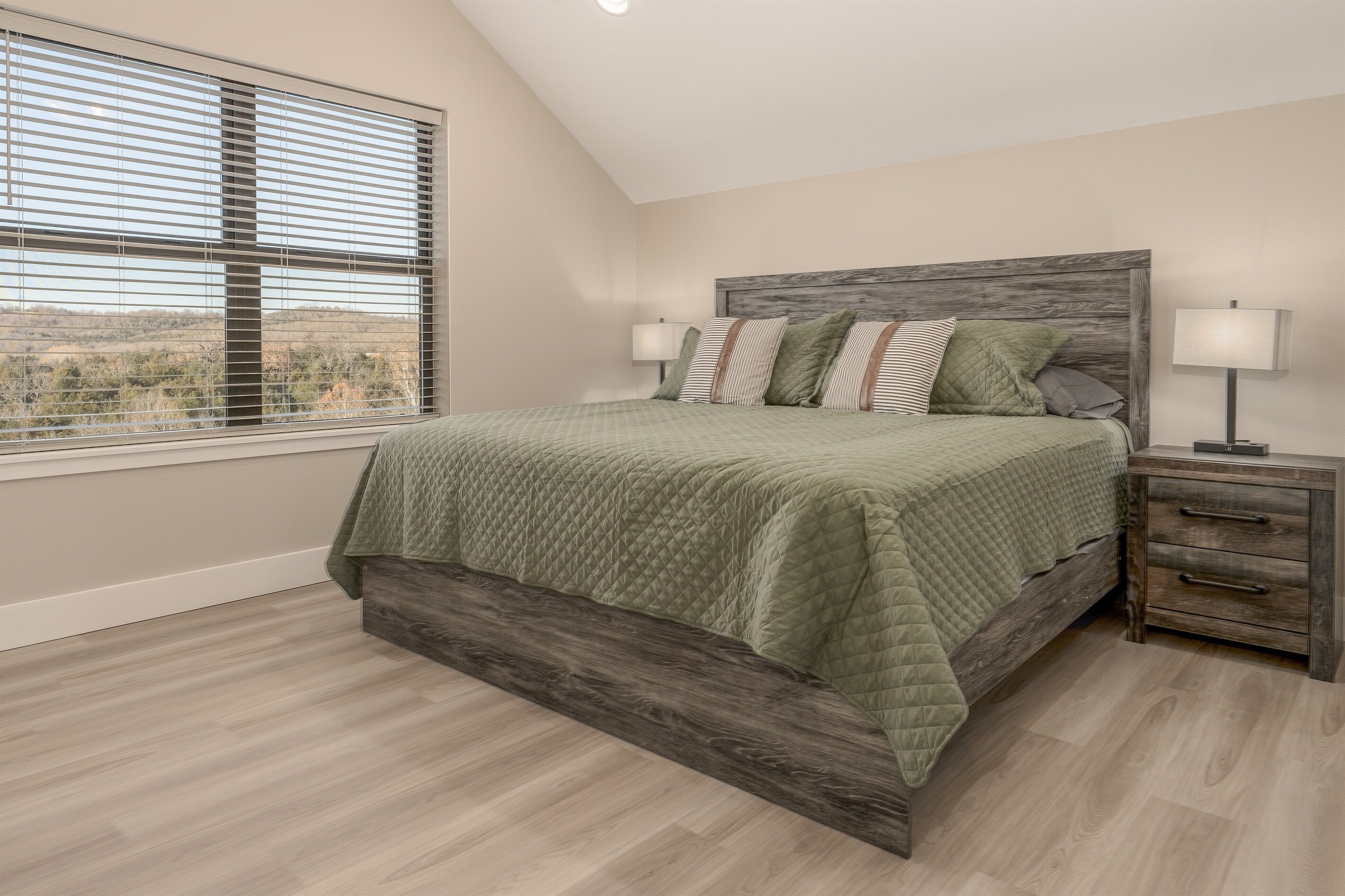 6 habitaciones, tabla de planchar con plancha, cuna de viaje y wifi 