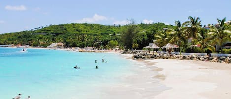 Liegestühle, Strandtücher