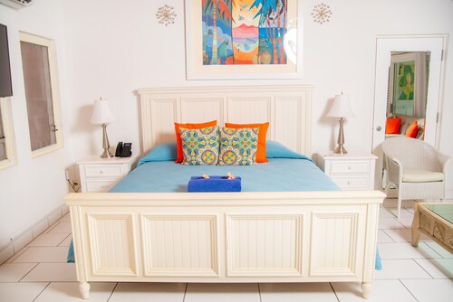 Romantic Antigua Getaway – Oceanfront Condo with Resort Amenities