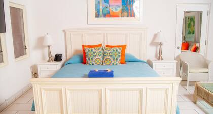 Romantic Antigua Getaway – Oceanfront Condo with Resort Amenities