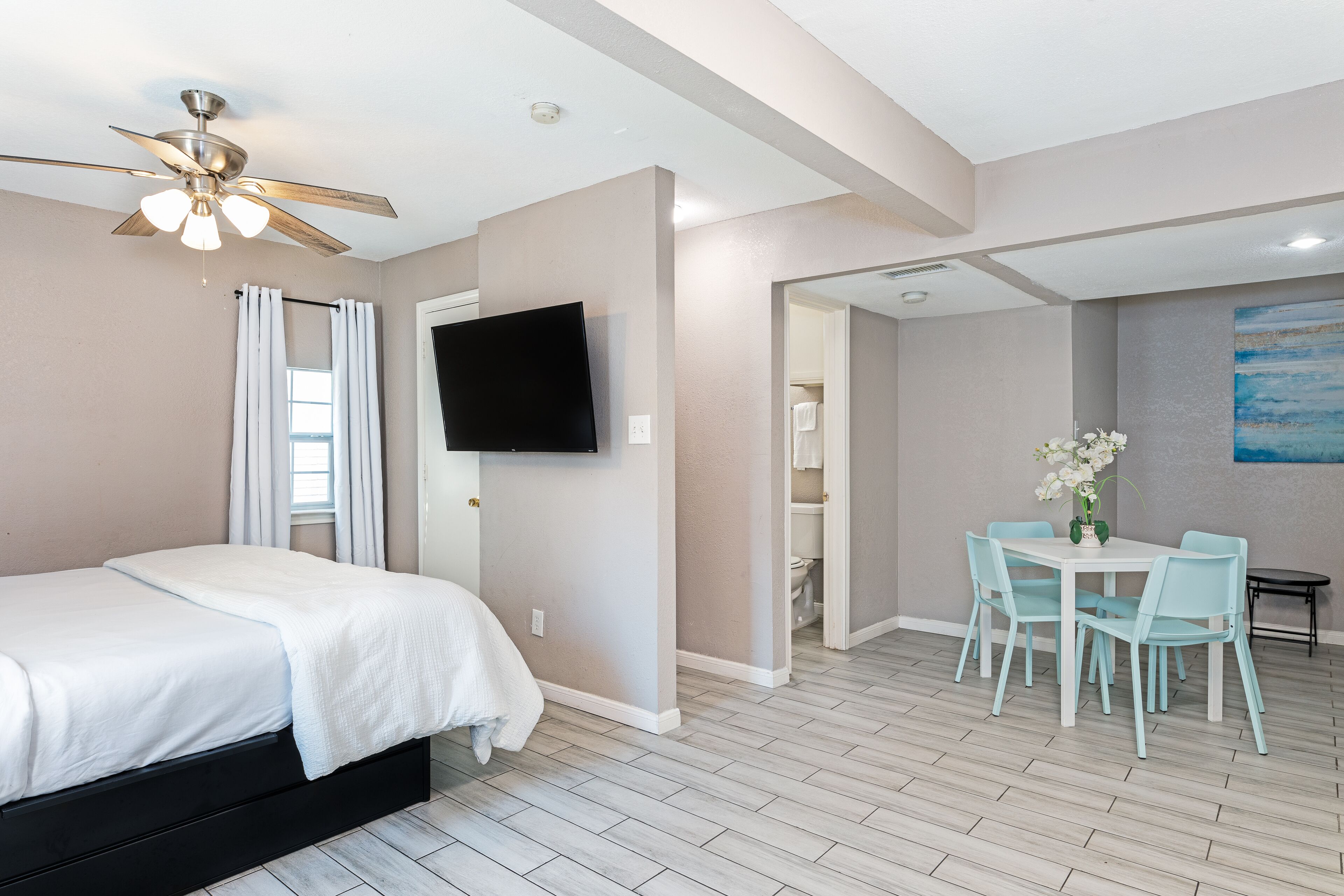 Tabla de planchar con plancha, cuna de viaje y wifi gratis 