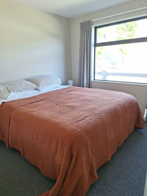 3 bedrooms, desk, iron/ironing board, travel cot